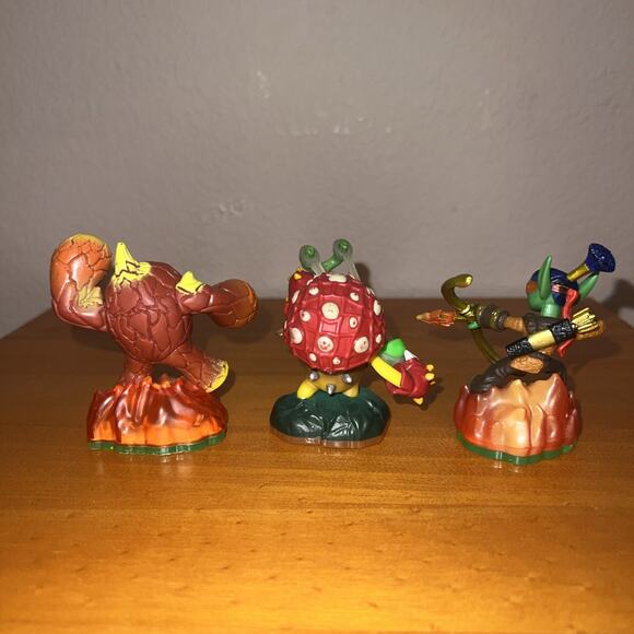 Lot of 14 various collectible Activision Skylanders Figures Wii Wireless Portal - Picture 9 of 11